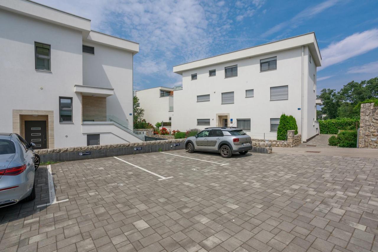 Apartments Vengust Malinska Eksteriør bilde