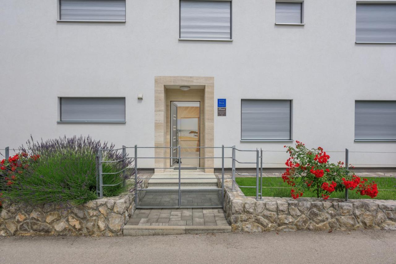 Apartments Vengust Malinska Eksteriør bilde